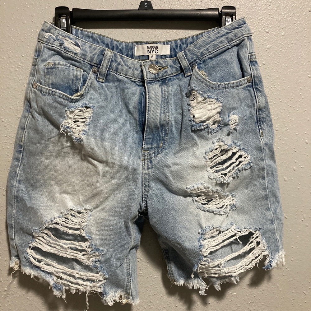 Madden NYC Ripped Shorts Size 5